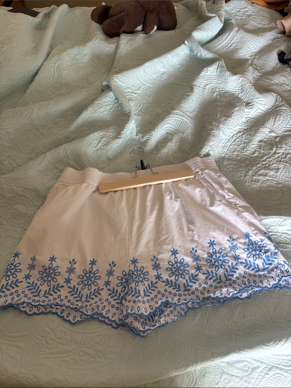 crown & ivy White Shorts with Blue Embroidered scalloped hem